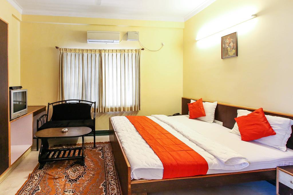 Oyo 4606 Hotel Maple Green Suites Bangalore Habitación foto