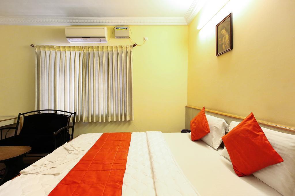 Oyo 4606 Hotel Maple Green Suites Bangalore Habitación foto