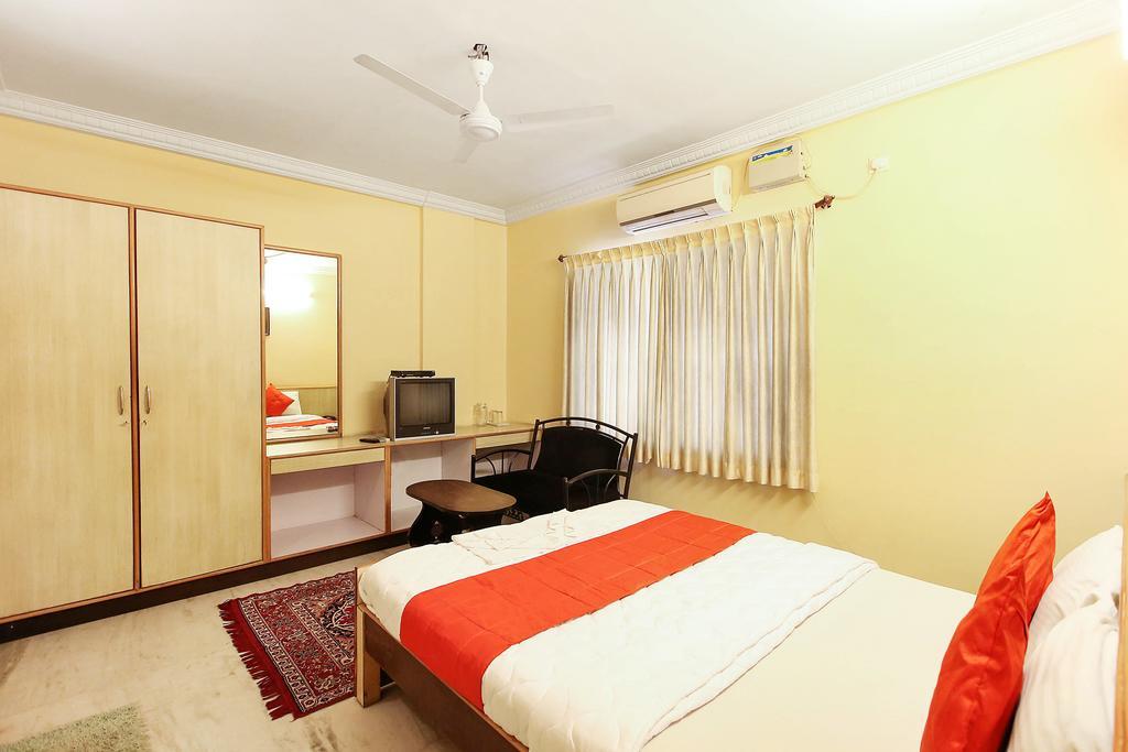 Oyo 4606 Hotel Maple Green Suites Bangalore Habitación foto
